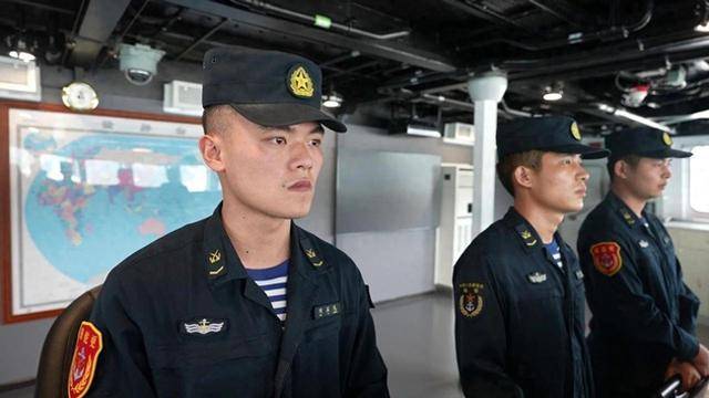 央視曝光：外艦使小計謀，插隊混入山東艦編隊，055果斷出擊