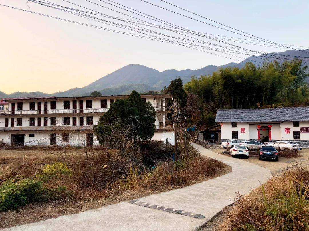 “驢友”進(jìn)山千人連夜救援，追償兩萬合理嗎？