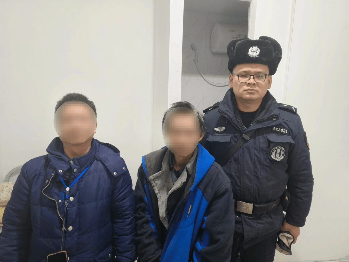 男子失聯(lián)17年流落烏魯木齊打工生病，警方相助幫他找到親人！弟弟：我們一直在找他