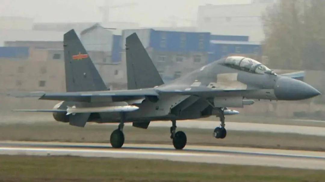 掛滿14枚導(dǎo)彈！殲-20“野獸模式”刷爆全網(wǎng)，網(wǎng)友：不要隱身了？