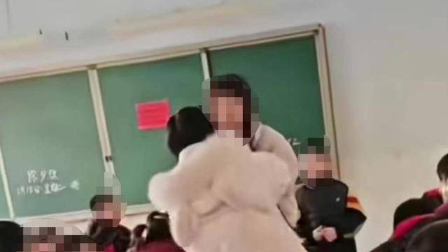 山西一老師把學生牙打掉，家人沖進教室討說法？官方回應