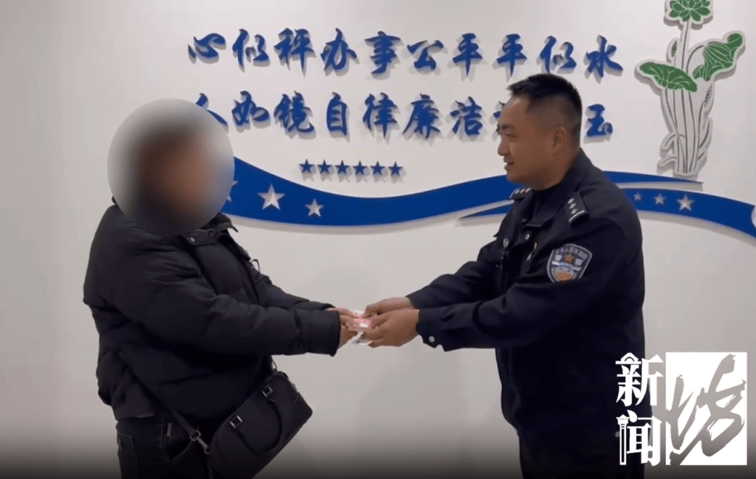 上海一女子邊騎車邊“灑錢”，剛發(fā)的7700元工資都沒了！自己還沒發(fā)現(xiàn)