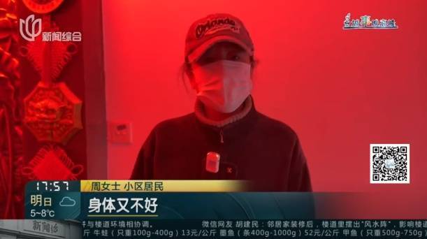 父母相繼去世！滬一居民把家布置成"風(fēng)水陣"，鄰居：每天一出門嚇?biāo)?></p>
<p>家門口怎么布置，這本來是業(yè)主自己的個(gè)人愛好，無可厚非。如果是風(fēng)俗習(xí)慣，也可以理解。但這樣的擺設(shè)，已經(jīng)影響到了樓道里的公共區(qū)域。</p>
<p>記者發(fā)現(xiàn)，這戶業(yè)主的入戶大門被加寬了，