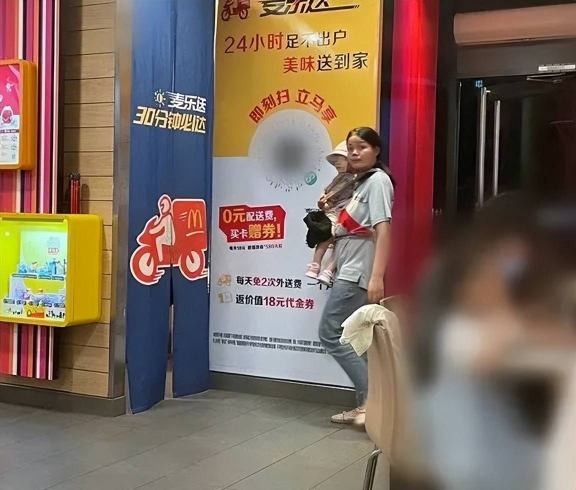曾被全網(wǎng)心疼的“21歲送外賣單親媽媽”買房：終于有家了