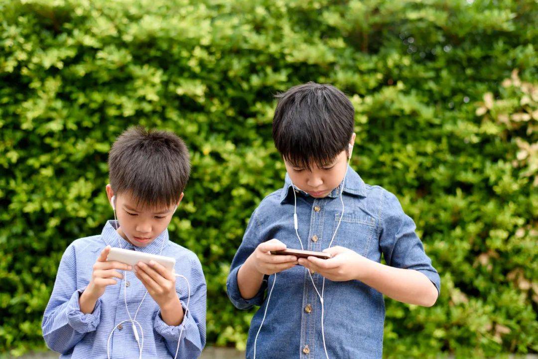 學生禁玩手機，催生孩子間的地下交易