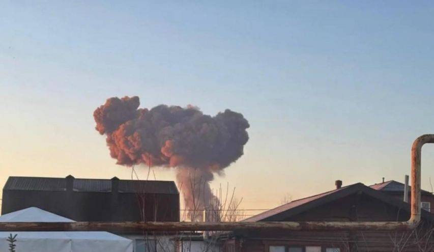 澤連斯基又被騙了？烏軍轟炸俄戰(zhàn)轟基地后，把馬克龍嚇到不敢出兵