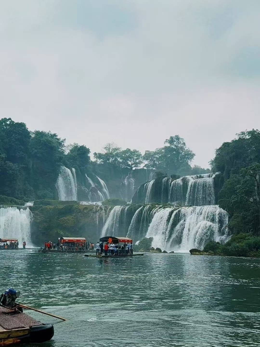 廣西德天跨國瀑布變“小水滴”，景區(qū)：枯水期，水量要到6月以后恢復(fù)