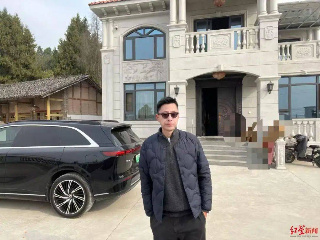 小伙搬磚9年攢200萬，修別墅買車：寧愿不要這些錢，若時間倒流想好好讀書