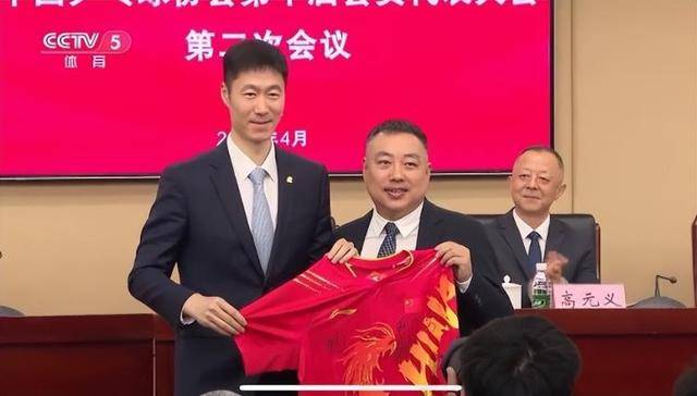劉國梁淚灑會(huì)場，“乒乓球是融入血脈的信仰”，國際乒聯(lián)：他將繼續(xù)擔(dān)任兩項(xiàng)重要職務(wù)