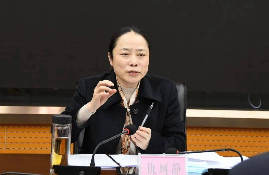 仇珂靜，主動向組織交代問題