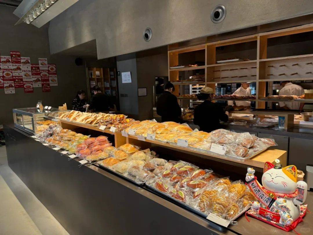 千平大店，面包4元起！低價烘焙瘋狂擴軍