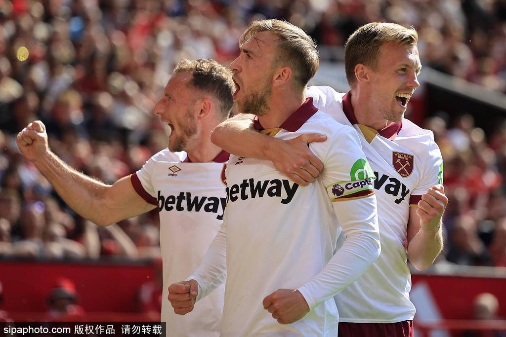 英超-7輪不勝！烏加特送禮約羅傷退 曼聯(lián)0-2遭西漢姆雙殺