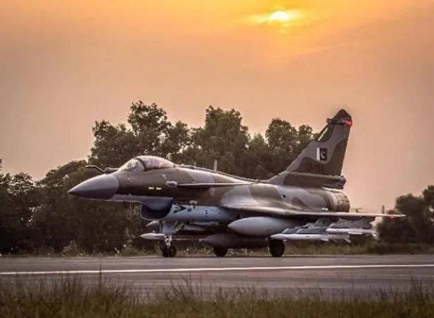 巴基斯坦公開空戰(zhàn)細(xì)節(jié)，鎖定14架陣風(fēng)戰(zhàn)機(jī)，事情果然不簡(jiǎn)單