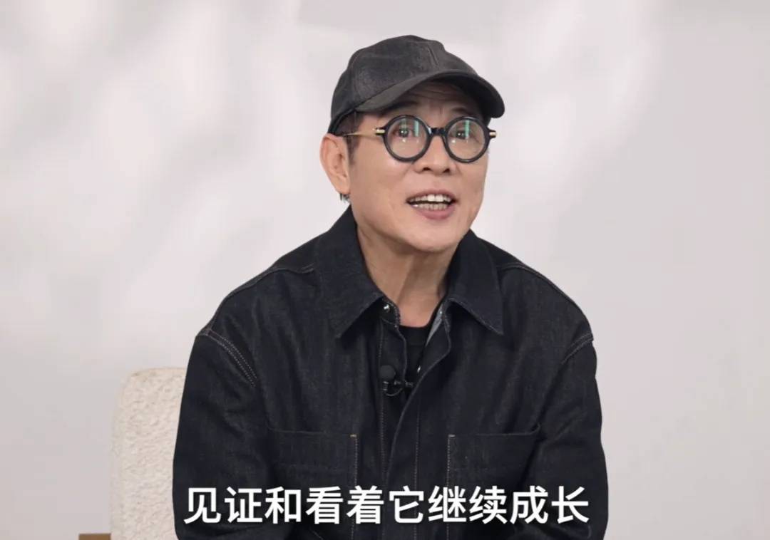 李連杰時隔50年重返金門大橋，曬照感慨“人老了”，已交代后事：樹葬海葬無所謂