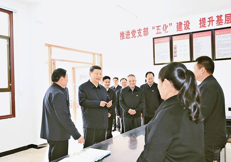 鍥而不舍落實中央八項規(guī)定精神，以優(yōu)良黨風(fēng)引領(lǐng)社風(fēng)民風(fēng)