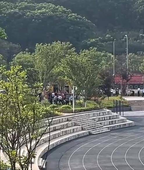 掉化糞池遇難男生來自重慶一農(nóng)村，村委會(huì)：會(huì)為他家屬提供幫助