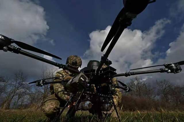 俄導彈百發(fā)百中！搗毀烏軍“老巢”，316架無人機全被炸成碎片