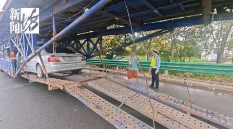 上海高速驚現(xiàn)52米“貪吃車”！民警驚了：你這不是火車??！