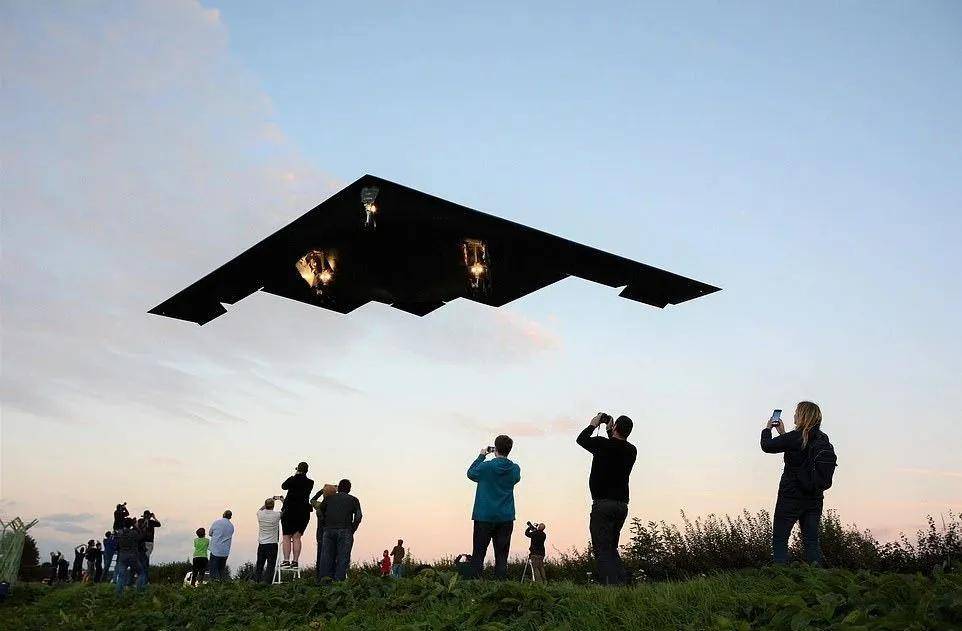 B-2橫穿中國(guó)轟炸伊朗，中國(guó)雷達(dá)沒(méi)有發(fā)現(xiàn)？這是正常人想出來(lái)的？