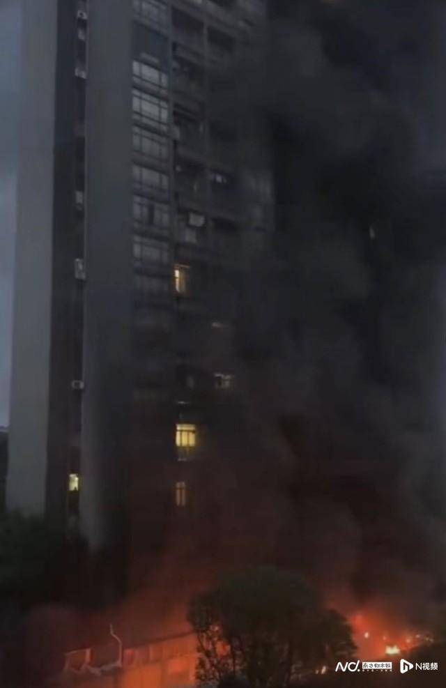 東莞一小區(qū)逾百輛電動(dòng)自行車燒毀！住戶睡夢中被叫醒撤離逃生
