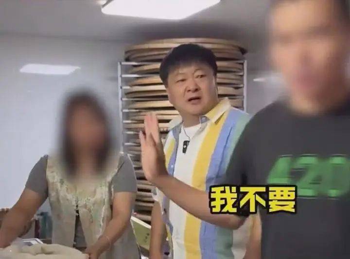知名演員曝杭州一茶葉店茶水要價(jià)100元一杯，有男子稱“愛買不買”，當(dāng)?shù)乇O(jiān)管部門介入