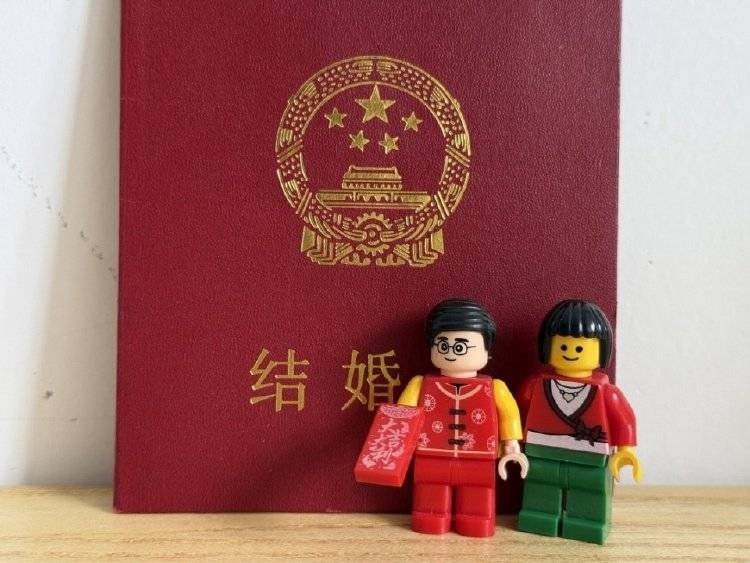 男子相親閃婚后發(fā)現(xiàn)女方有精神殘疾，10萬(wàn)彩禮被8個(gè)媒人分走8萬(wàn)