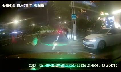 哈爾濱市14歲女孩夜晚突然休克！多虧好的哥張海峰