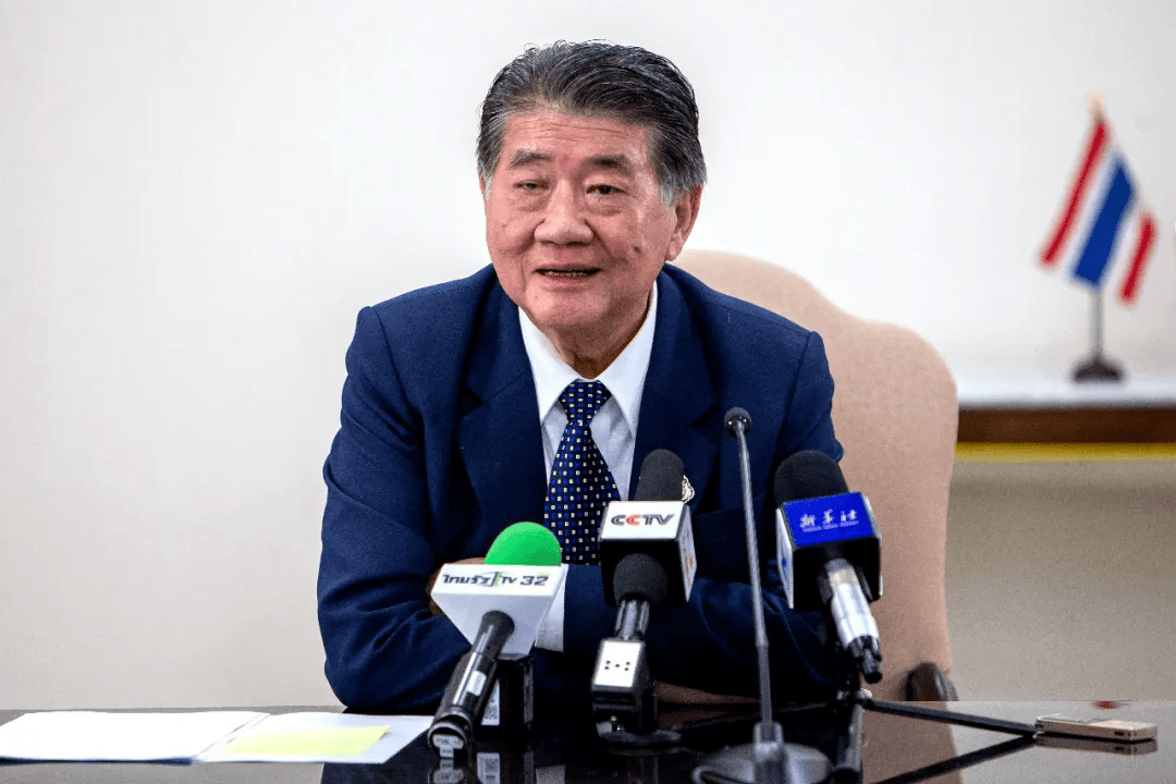 泰國(guó)三天兩換總理，準(zhǔn)備迎回佩通坦？