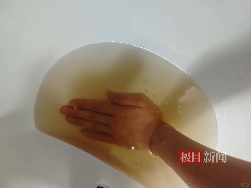 江門多片區(qū)自來水呈黃色，居民稱“炒菜省了醬油”，水務部門回應