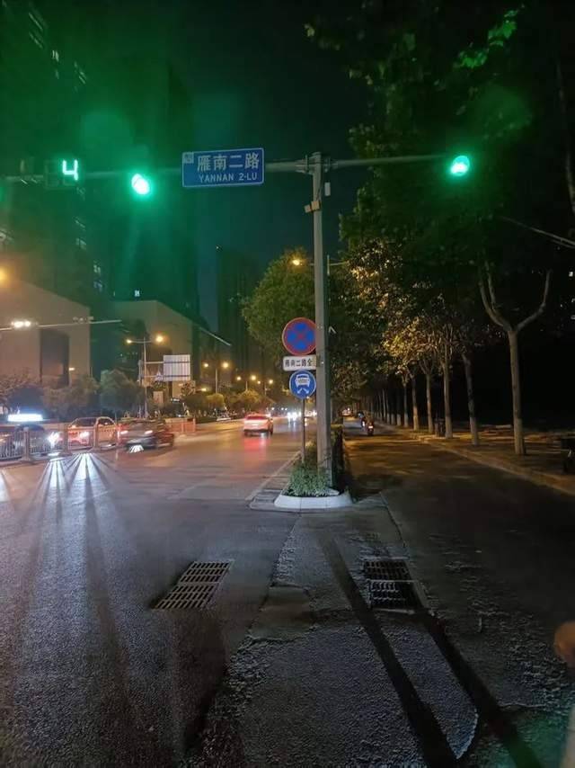 西安警方通報(bào)“民警違規(guī)停車致人死亡”：系紀(jì)檢監(jiān)察組干部，責(zé)令重新調(diào)查認(rèn)定事故責(zé)任