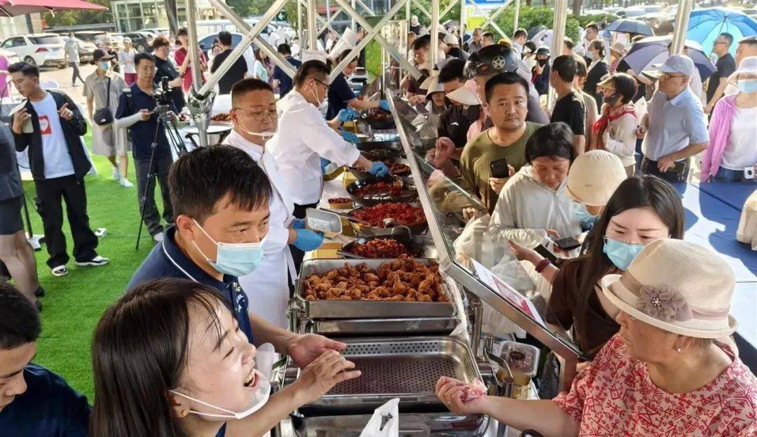 “不在乎別人說掉價” 星級酒店紛紛擺攤
