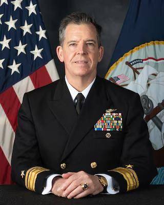 美軍第七艦隊司令提名被撤，疑因在航母上舉辦女裝變裝秀