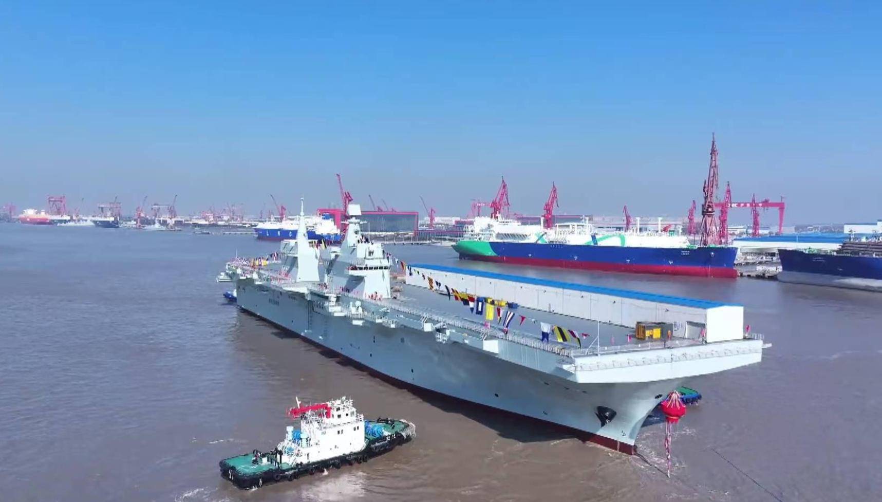 首次海試即將開始？全球首艘電磁彈射準(zhǔn)航母“四川艦”，再次彩旗飄飄