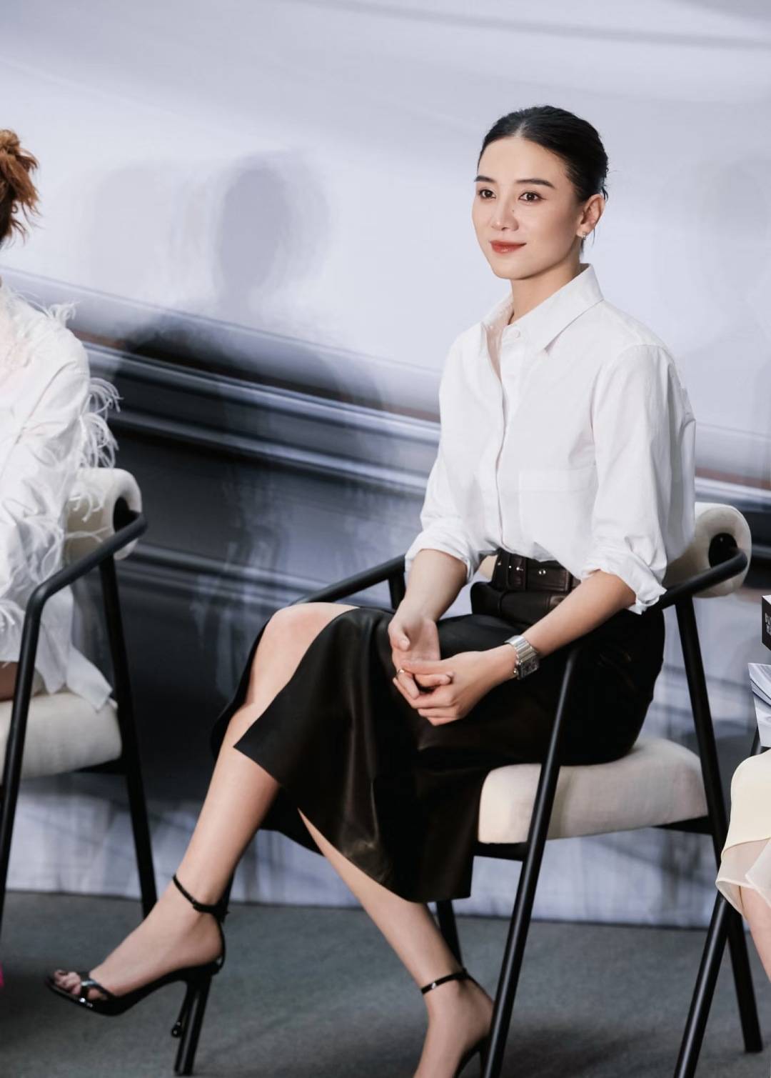 宋佳“體制內(nèi)”穿搭上熱搜，朱珠穿西裝也不失韻味，這股風終究被她們穿火了！