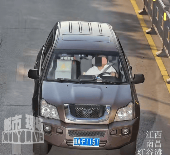 兒子報警車輛被套牌，交警一查驚呆：套牌的是你親爹！