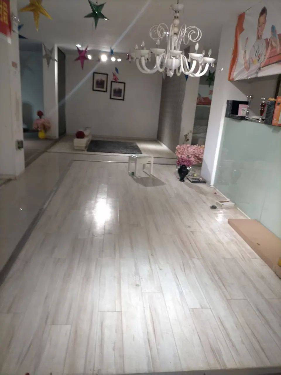 湖南一女子稱(chēng)價(jià)值百萬(wàn)家具失蹤5年難立案：二房東是民警，其父系退休縣領(lǐng)導(dǎo)