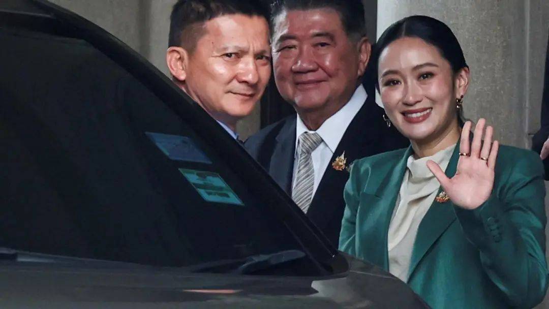 4比2，泰國最新民調(diào)出爐，佩通坦想官復(fù)原職，中方說了句公道話