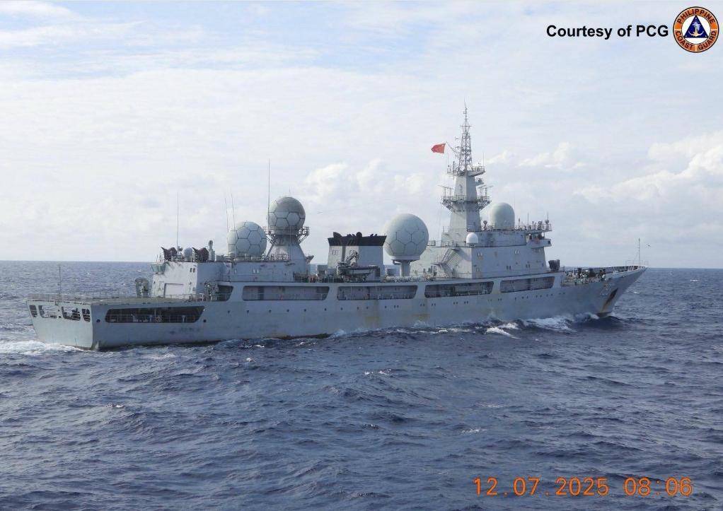 菲軍纏上815電偵船，中國(guó)海軍052D艦鎮(zhèn)場(chǎng)，我們目標(biāo)是英美日航母