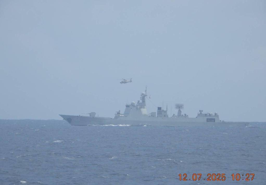 菲軍纏上815電偵船，中國(guó)海軍052D艦鎮(zhèn)場(chǎng)，我們目標(biāo)是英美日航母