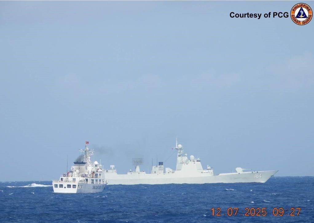菲軍纏上815電偵船，中國(guó)海軍052D艦鎮(zhèn)場(chǎng)，我們目標(biāo)是英美日航母