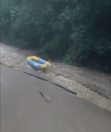 大峽谷漂流突降大雨，24歲女游客落水失聯(lián)！親屬：仍在搜尋中
