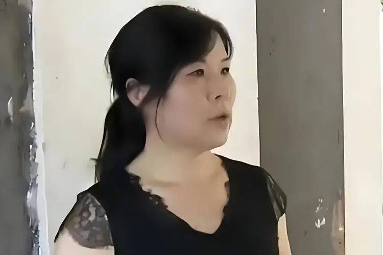 湖南55歲巨嬰女子因太漂亮，沒上過一天班，顏值曝光后網(wǎng)友唏噓
