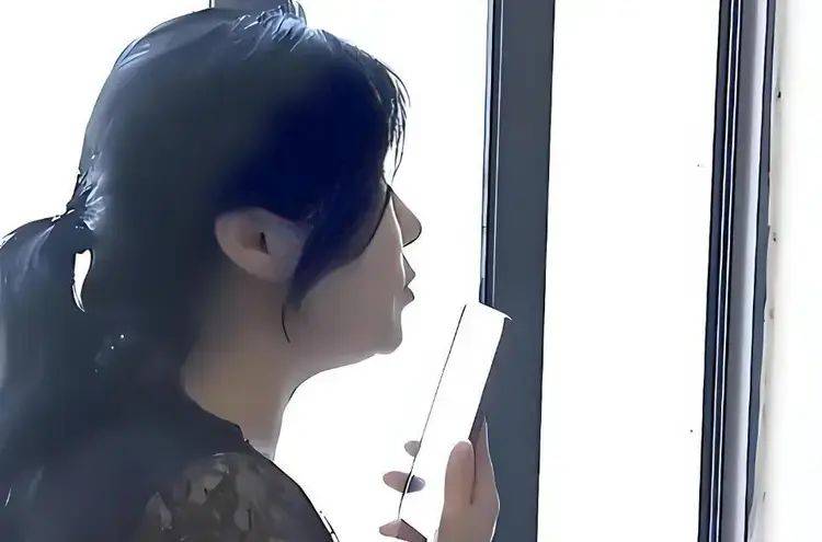 湖南55歲巨嬰女子因太漂亮，沒上過一天班，顏值曝光后網(wǎng)友唏噓