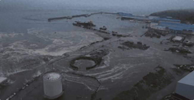 海軍基地遇上大地震，港內(nèi)全是新核潛艇，損壞一艘都能讓俄軍心疼