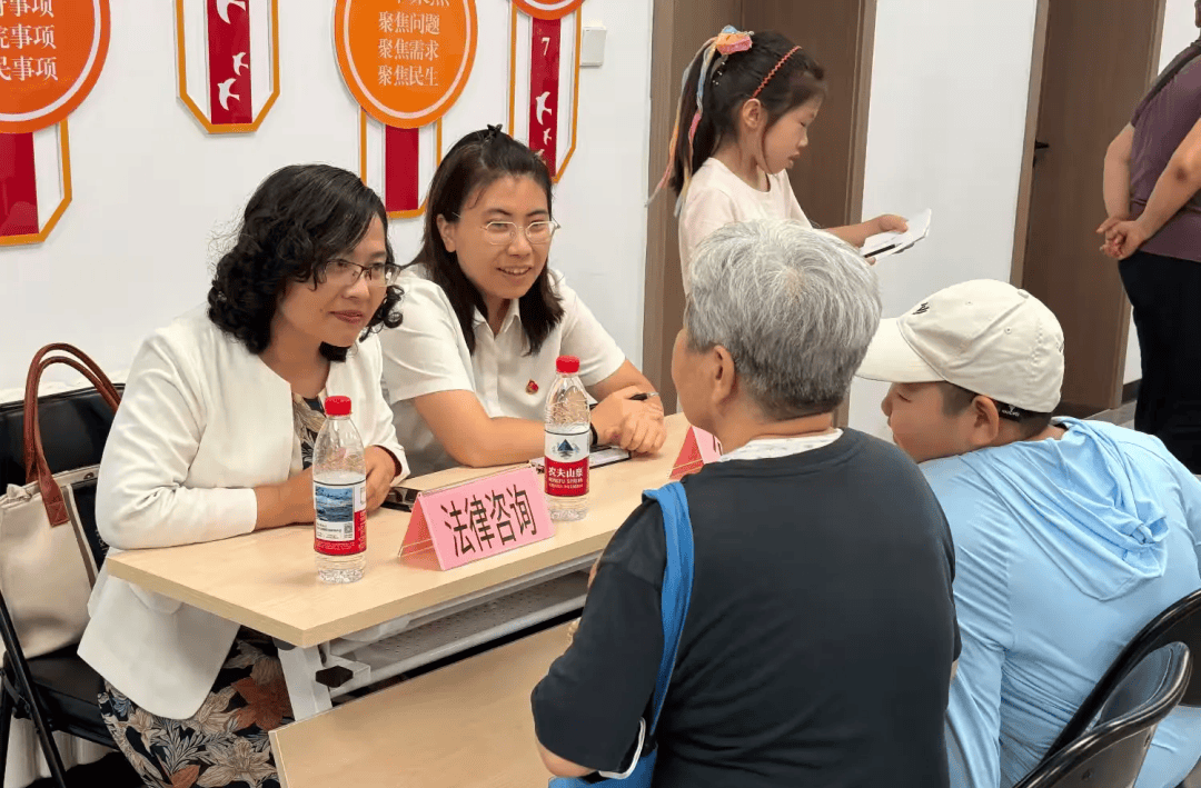 “法治進(jìn)社區(qū)（村）”法律服務(wù)團(tuán)走進(jìn)甘家口街道