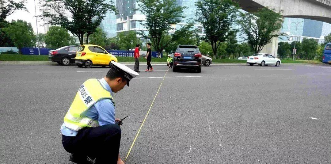 “剛走出去不到一分鐘就出事”，一家五口1死4傷！家屬最新發(fā)聲
