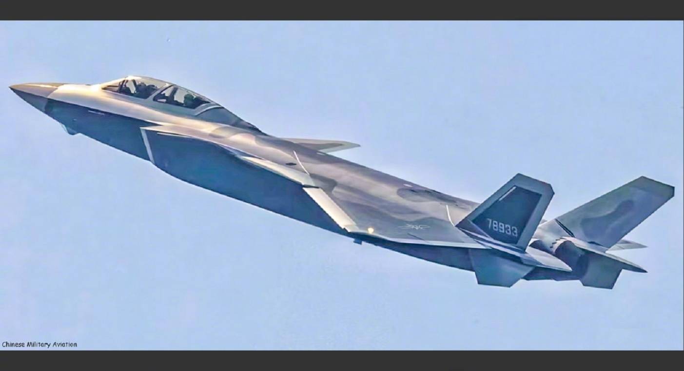 300公里極限打擊！解放軍霹靂-16震撼亮相，殲-20戰(zhàn)機火力大幅增強