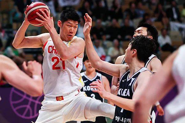 中國男籃79比71戰(zhàn)勝韓國隊(duì)，時(shí)隔10年重回亞洲杯4強(qiáng)