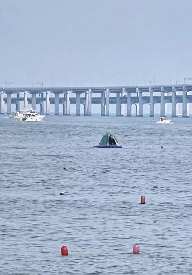 游客在海面搭建移動帳篷露營，大連海警：不違規(guī)，但需注意安全