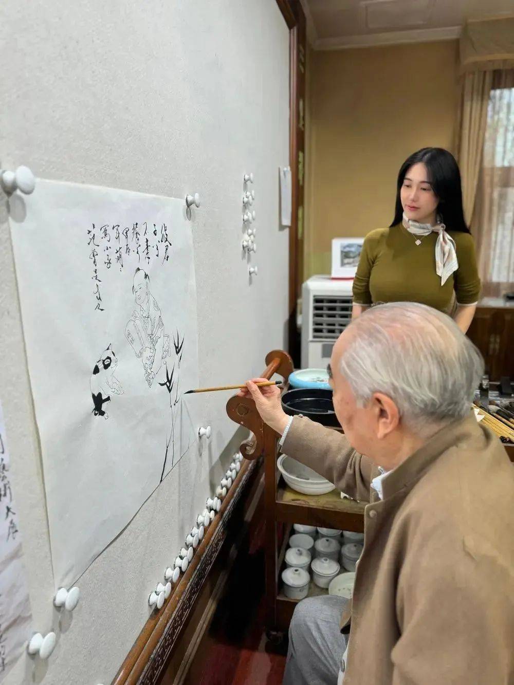 87歲書畫大師范曾被嬌妻帶走失聯(lián)？公司賬號(hào)回復(fù)稱“謠言”